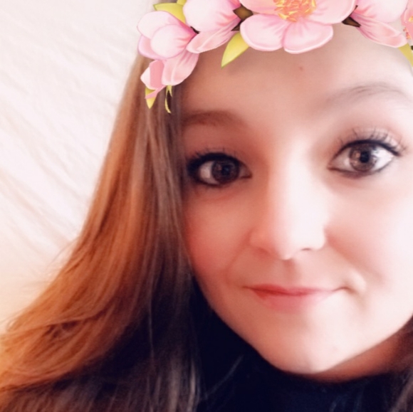 Meet your Posher, Danielle - Picture 2 of 4